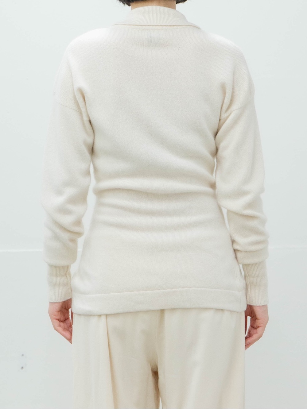 Authentic Vintage CHANEL Cream Collared Button-Front Cardigan with Gold Buttons - Picture 5 of 14